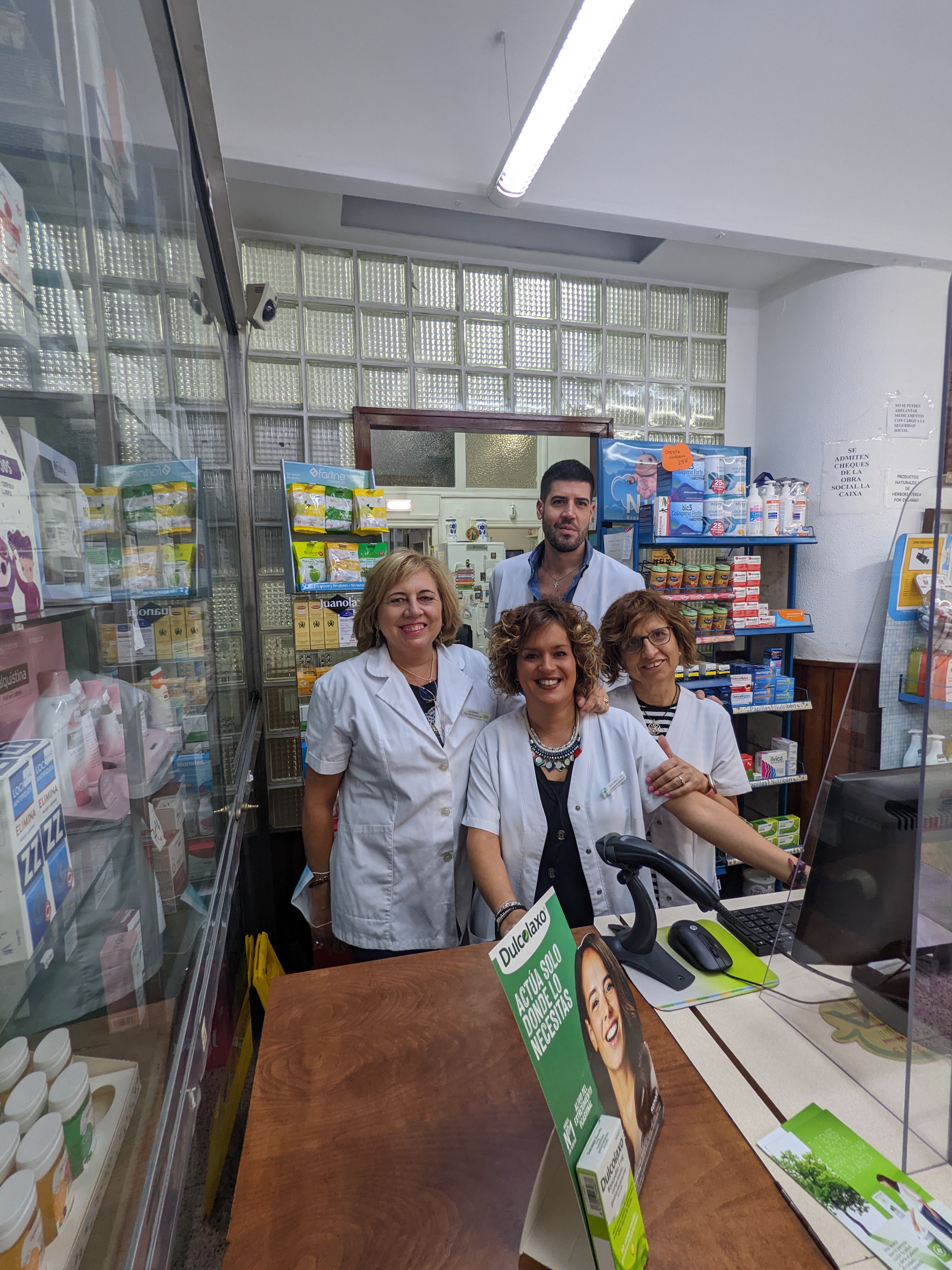 Farmacia del Río personal